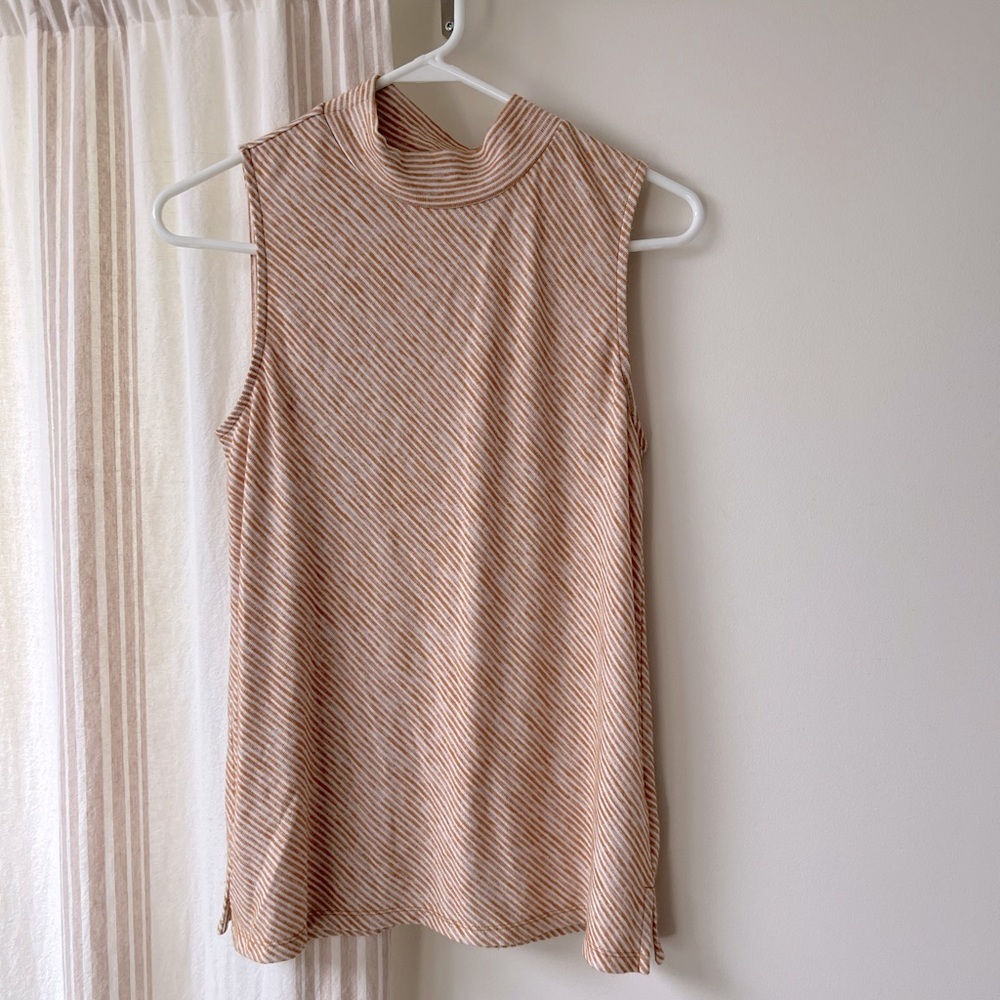 Sleeveless mock neck top, gold and cream diagonal mini stripe, like new, size m
